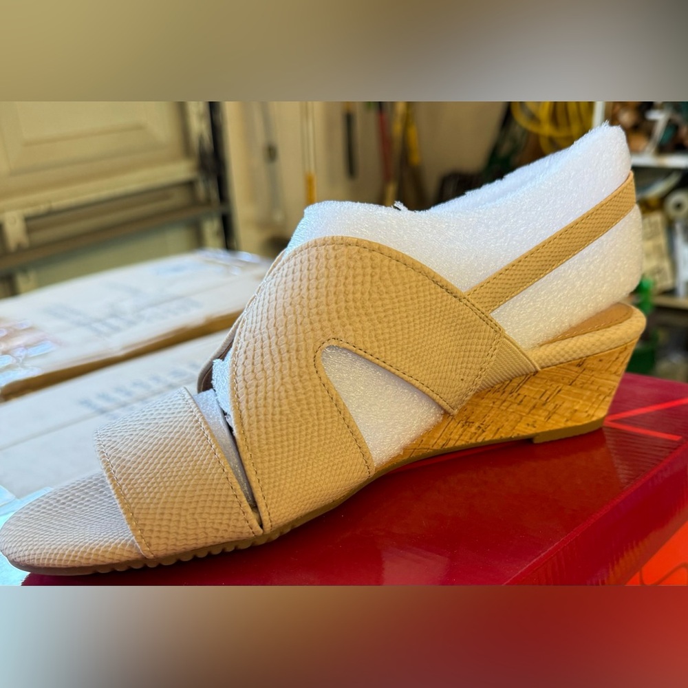 Women’s AEROSOLE sandals 8.5